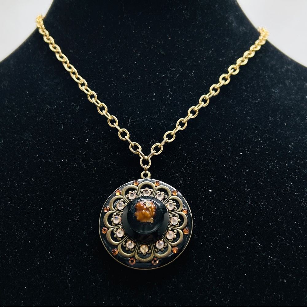Anne Koplik, AKD, Gold Necklace With Cameo Medallion, Crystals